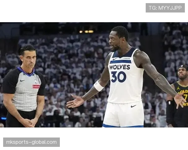 朱利叶斯·兰德尔挡拆中成功制造错位，提升季后赛关键得分效率