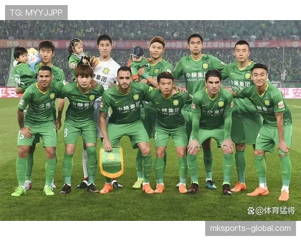 国安中场人员冗余但功能重叠，节奏混乱影响赛季走势