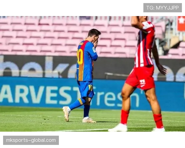 巴萨进攻体系过度依赖边路，表现受限，对赛季走势形成制约